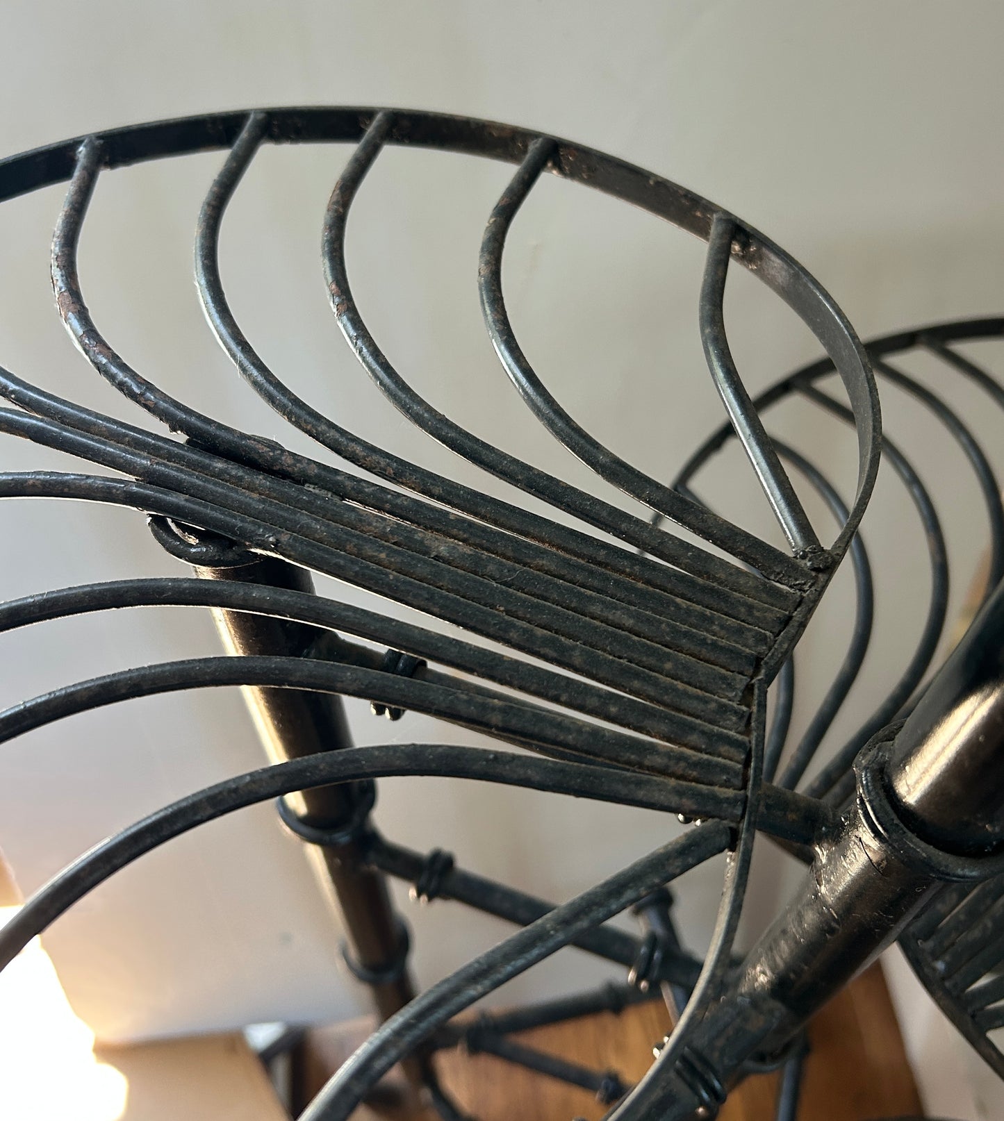 A Sculptural Pair of Art Deco Mid-Century Modern Plant Stands, Attributed to Salterini